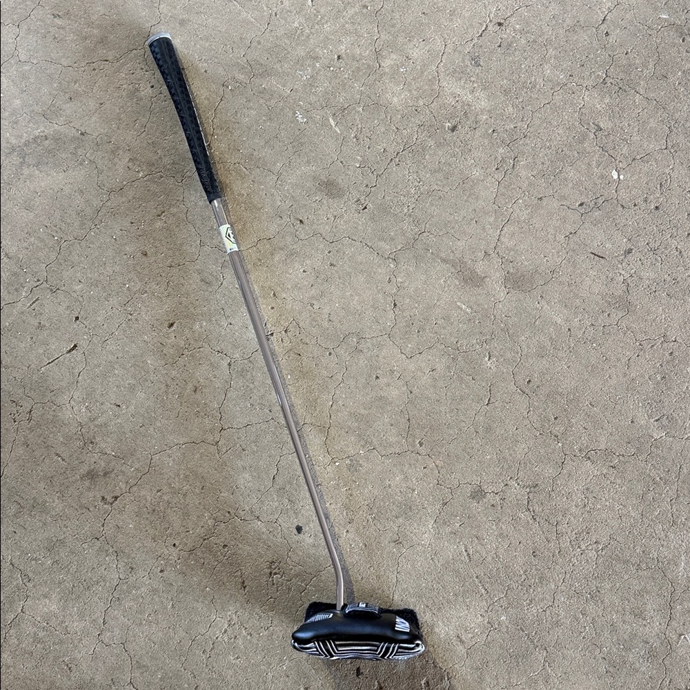 Like NEW Bettinardi 2024 Inovai 6.0 Series Slant putter with headcover - Picture 5 of 5